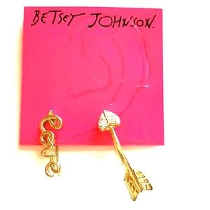 I am looking for these earrings.